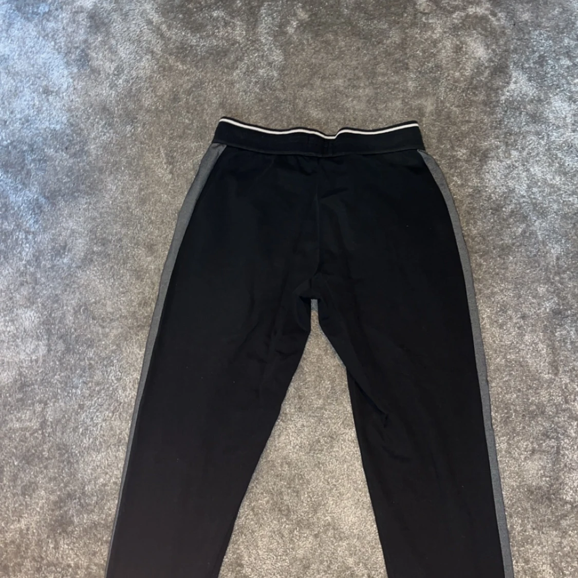 Svarta mjukisbyxor från Boss - 90