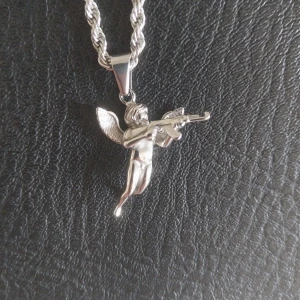 Halsband, Amor  - Snyggt halsband, länkens tjocklek är 4mm och hänget är 2,5x2cm 