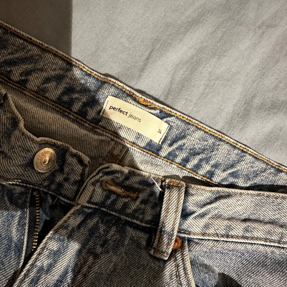 Supersnygga lågmidjade raka jeans från gina tricot som tyvärr blivit för små. Farkut & Housut.