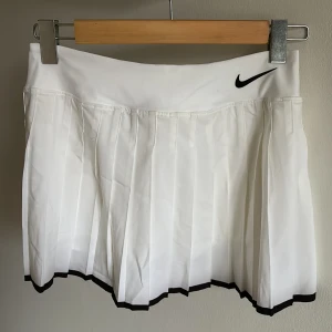 Tenniskjol - Super fin tenniskjol i toppen skick från Nike🤍😍