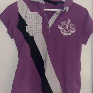 Ridtröja - Lila rid t-shirt från Hv polo i storlek L men liten i storlek💜