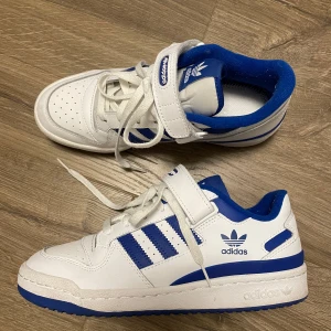Adidas skor - Bra skick 