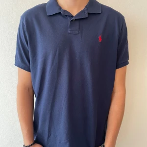 Ralph Lauren piké  - Snygg och tidlös piké från Ralph Lauren, klassiska färger! Skriv gärna vid frågor eller funderingar 🙌