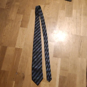 Slipa  - Helt ny slips. 10/10 skick.