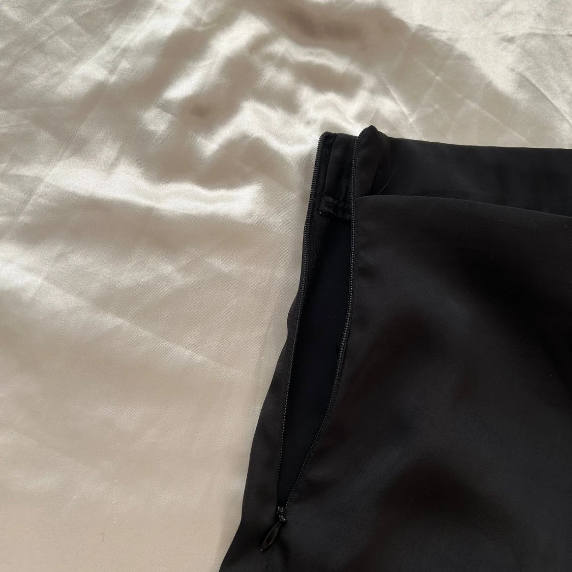 Svart omlottkjol med knytband - 92