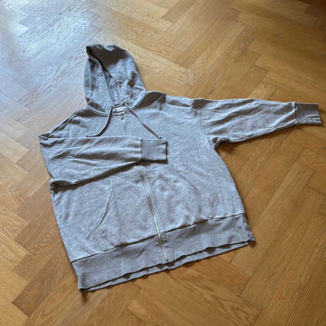 Ziphoodie med fickor