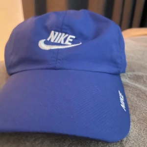 Nike träningskeps - Samma som den svarta som är publicerad på mitt konto, bara i en annan färg😅