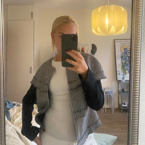 Så cool jacka - Så cool jacka som spicear upp alla outfits! Köpt second hand i Paris! 