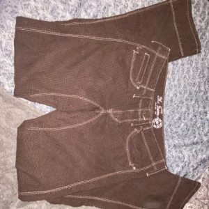 Jeans - Så fina byxor men tyvärr lite för små, aldrig använt då. Egentligen storlek M men känns som en Xs/S.