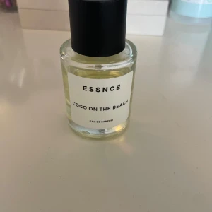 Essnce parfym - Parfym från Essnce. Använd några gånger