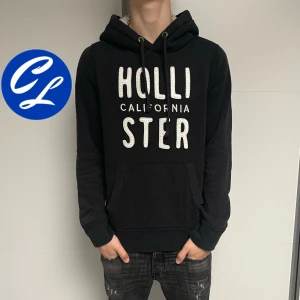 Hollister Hoodie - Hollister Hoodie | Skick: 7/10 | Strl M | Pris - 299 |Fraktar via Postnord eller Instabox på köparens bekostnad | Hör av dig vid minsta fråga eller fundering!
