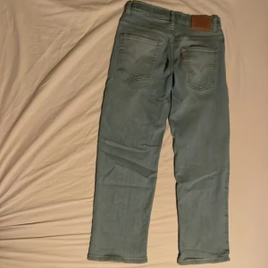 Levis jeans - Säljer dessa Levis jeans loose taper är modellen