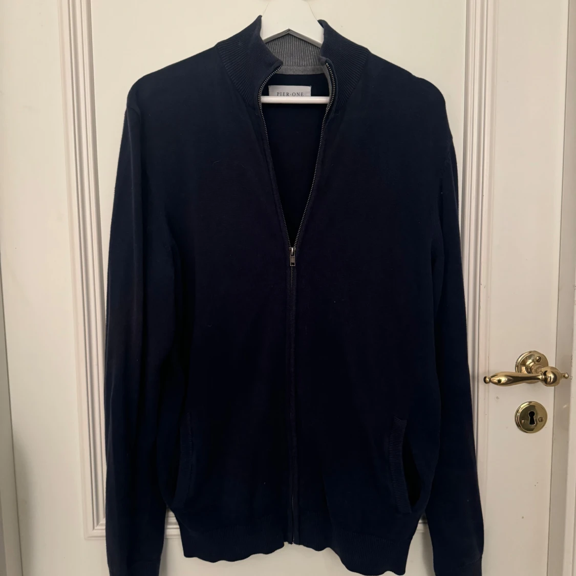 Blå tröja med dragkedja från pier one