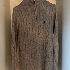 Ralph lauren hoodie.  - Ralph lauren hoodie. Har typ aldrig använt 10/10 i skick. Storlek L