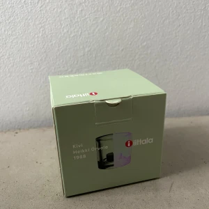 Iittala ljuslykta - Transparent ljuslykta från iittala. Oöppnad. Har 3st likadana, säg till om ni önskar köpa flera så ändrar vi priset. 