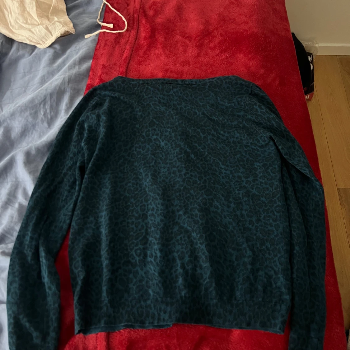 Mörkblå leopardmönstrad kofta - 1