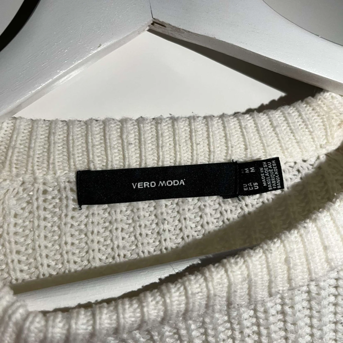 Vit stickad tröja från Vero Moda - 1