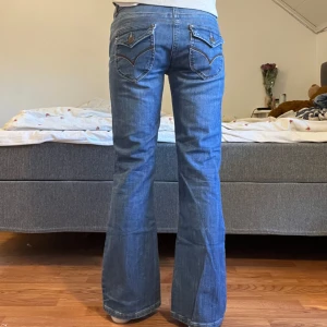 Jeans  - Midjemått: 39cm, innerbenslängd: 76cm 🩷