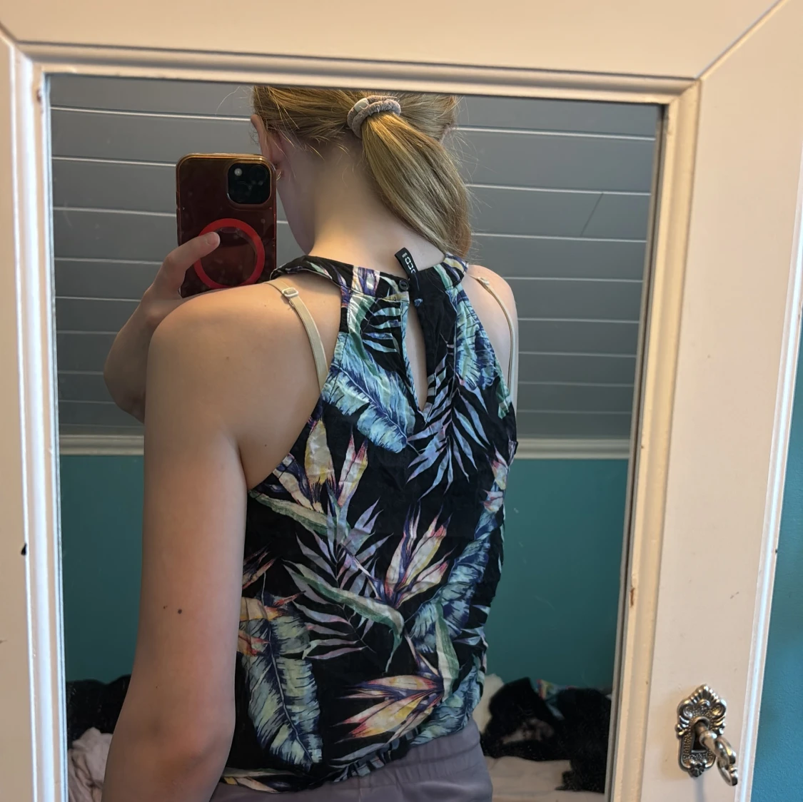 Svart ärmlös topp med tropiskt mönster - 2