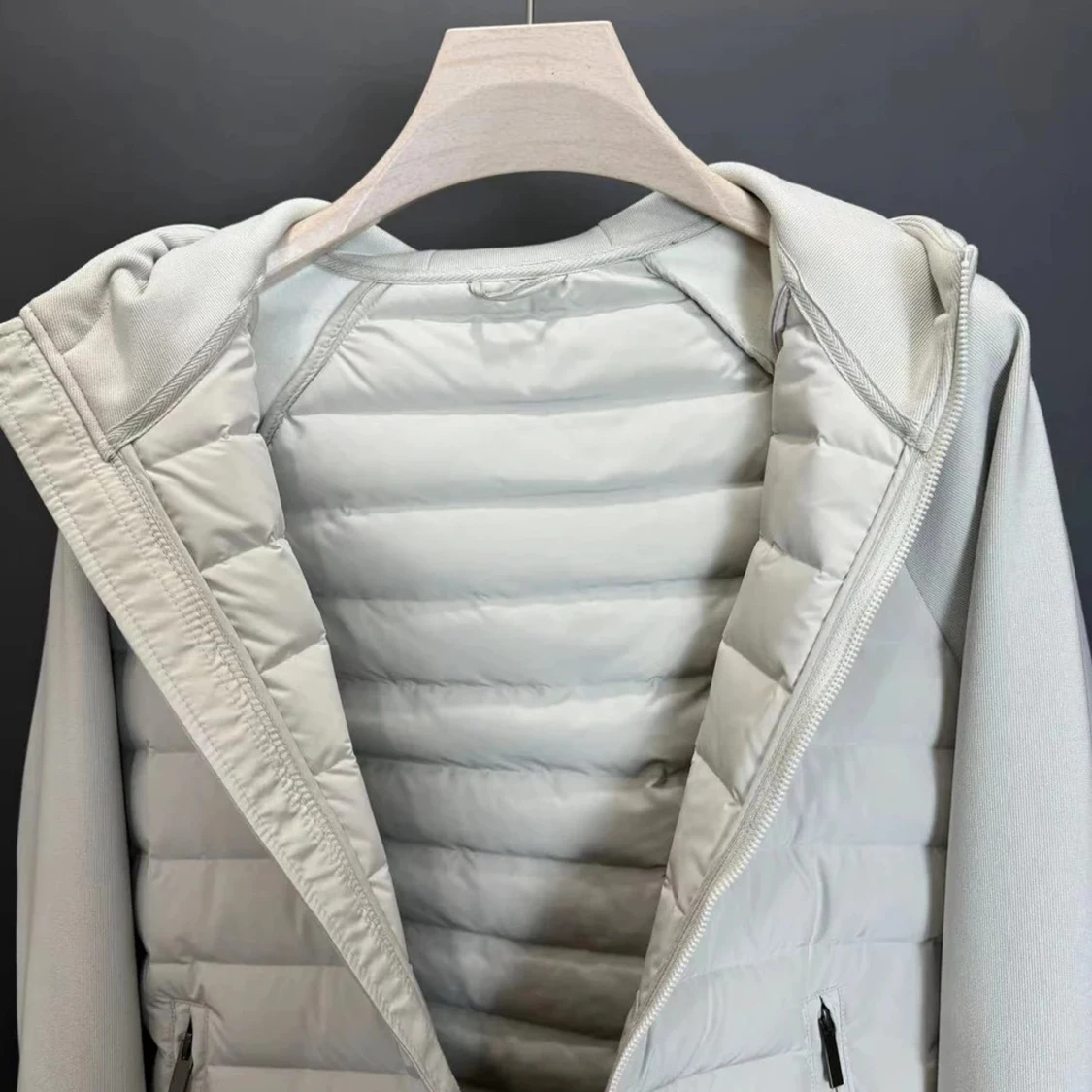 Beige quiltad jacka med huva - 2