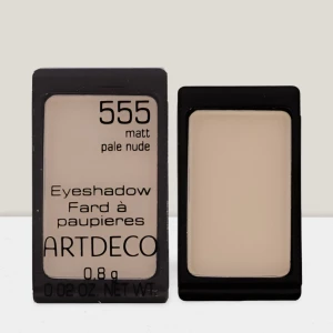 Ögonskugga 55 Pale Nude från Artdeco - Snygg ögonskugga i färgen 55 Pale Nude från Artdeco. Perfekt för en naturlig look med sin matta finish. Kompakt förpackning som är lätt att ta med sig.