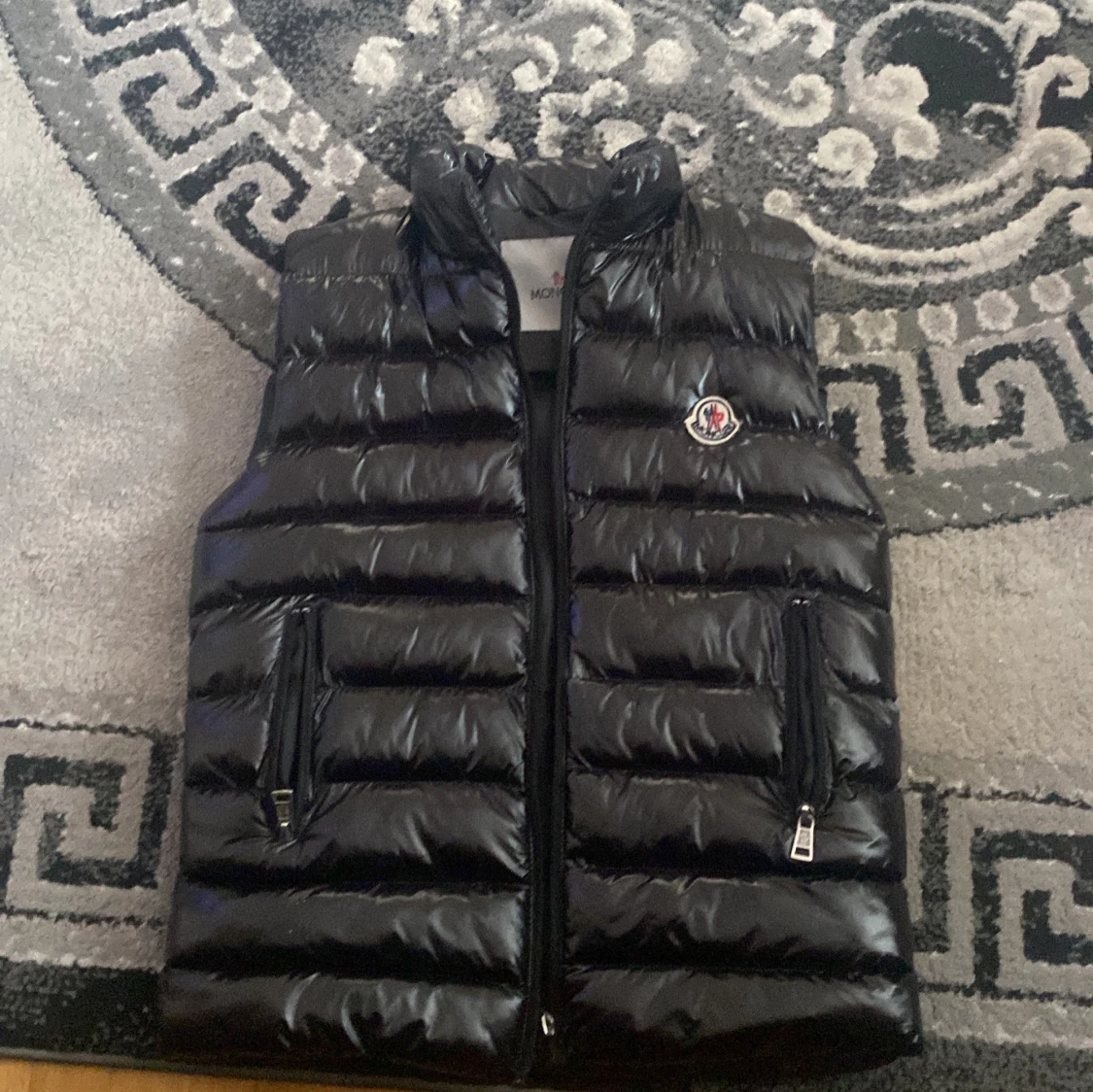 Svart dunväst från Moncler
