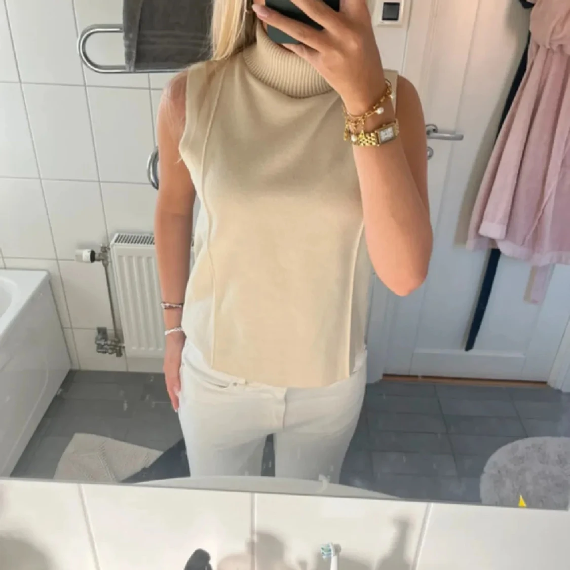 Beige ärmlös polotopp - 1