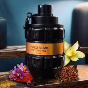 Spicebomb extreme  - En av parfym som jag vill bli av med i min kollektion. Den är rätt ny och anledningen är att den har suttit där väldigt och vill bli av med den för rätt pris. Ny pris 1300 