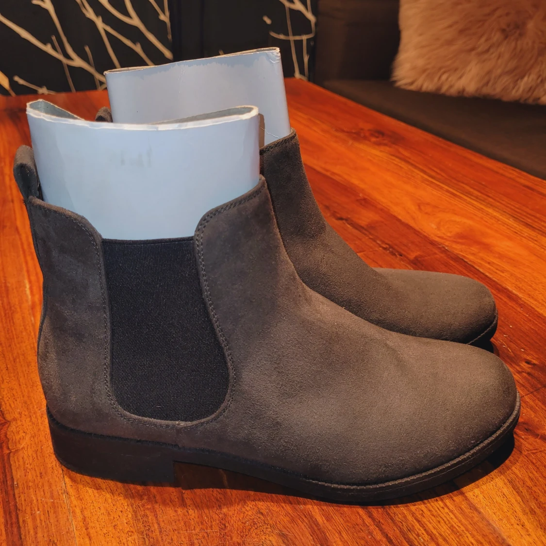 Grå Chelsea boots i mockaimitation - 3