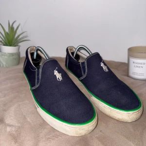 Polo Ralph Lauren Morees Navy Slip-On - Polo Ralph Lauren Morees Navy Slip-On  Size: 40 Condition: Very good  All defects are Always shown in the pictures if there are any!! Questions? Feel free to ask!  Checkout my account for more shoes, you might find a gem you size‼️ 