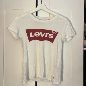 T-shirt  - En vit Vans T-shirt från Vans