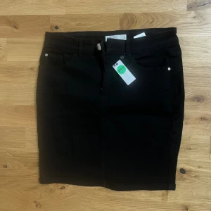 Jeanskjol  - Från Cubus oanvänd 