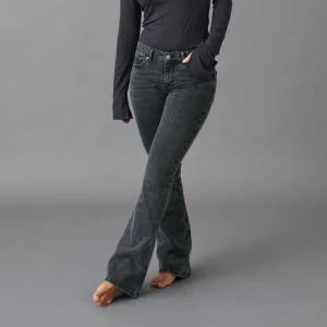 Jeans - Low waist bootcut jeans från ginatricot. Jättefin passform o knappast använda