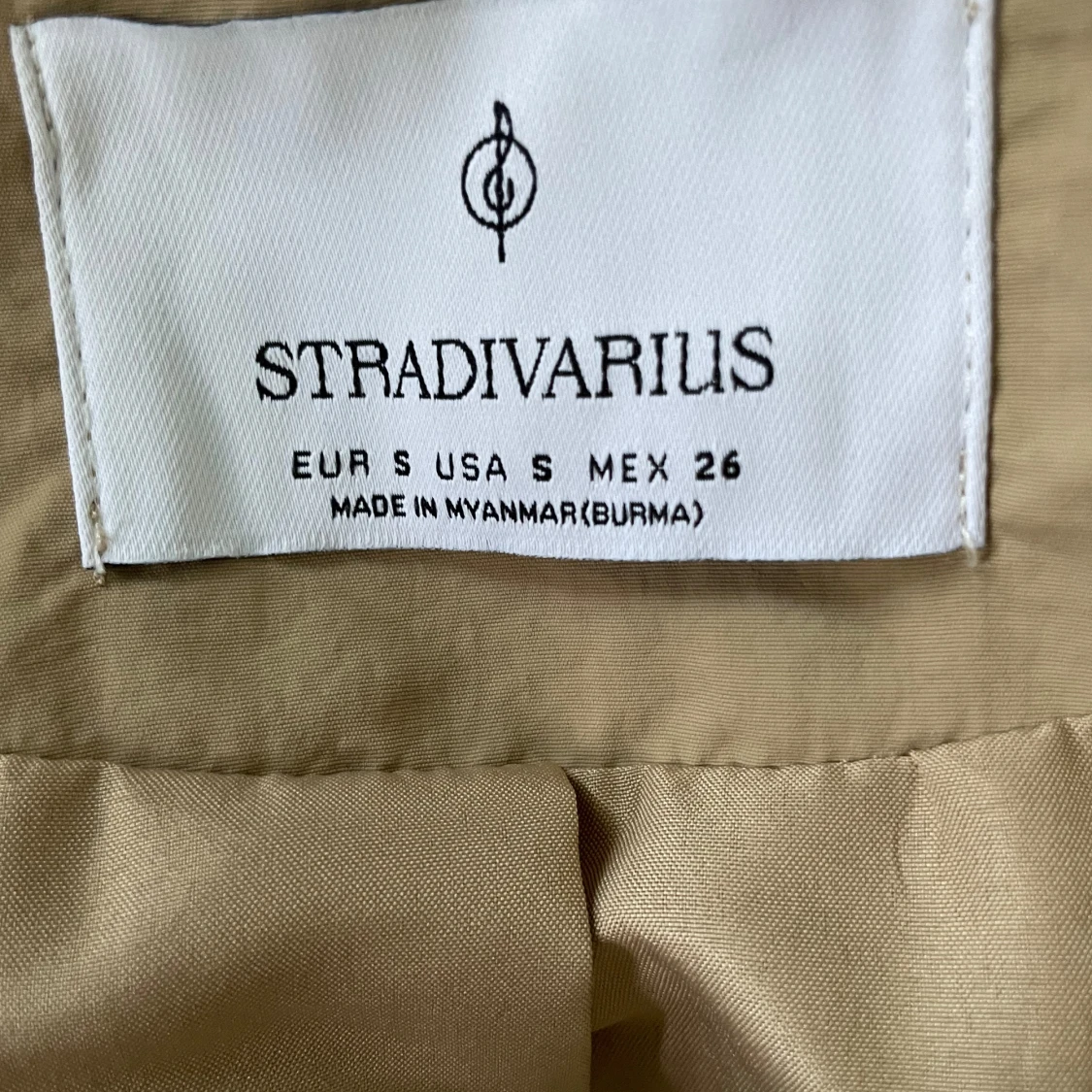 Beige croppad jacka från Stradivarius - 90
