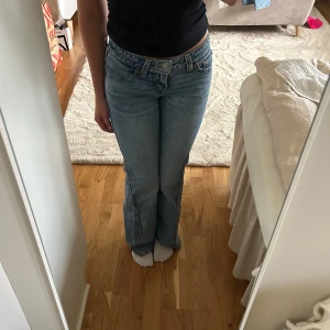 Low waist bootcut jeans  - Så snygga Levis jeans i nyskick! Köpta för 1200kr 