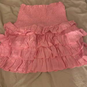 Rosa kjol - Säljer nu min rosa kjol då den aldrig kommit till användning.