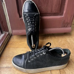 Lanvin skor - Storlek UK 8 passar 43-44. Hyfsat bra skick bra pris. Endast skor ingår