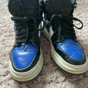 Jordans - Knappt använda så i mycket fint skick.  Strl 38.