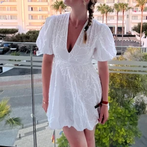 Klänning från Zara - Superfin sommarklänning från Zara i bra skick! 