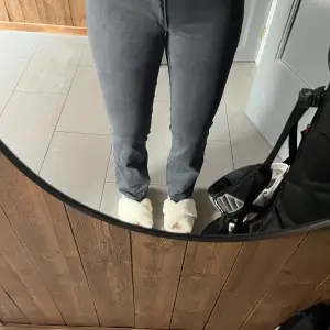 Super fina replay jeans med flare använda ett fåtal gånger !  Storlek W30/L32 Hör av er vid intresse! 😍