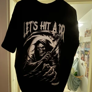 Cool oversize träningströja  - Säljer en träningströja som är oversize. Passar M/L i storlek.