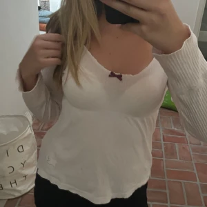 Odd Molly tröja - Odd Molly tröja i nyskick. Färgen är lite rosa/beige svårt att säga, men väldigt fin. Skriv vid frågor!💓