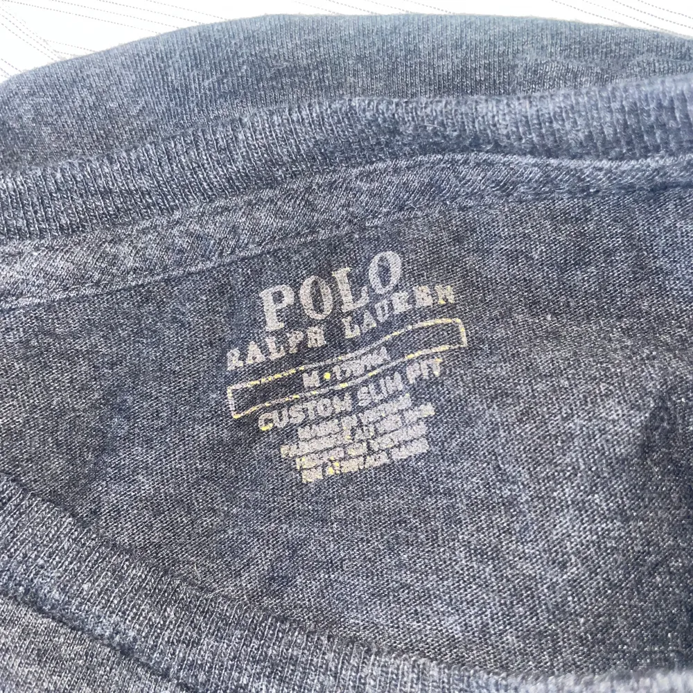 Säljer nu min Ralph lauren t-shirt som e skicket 8/10 använd en del men inte fel på den. Nypris 1k isch mitt pris 199kr. Hör av dig vid funderingar och pris kan diskuteras vid snabb affär mvh Albin. T-shirts.