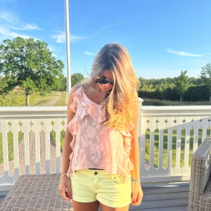 Zara topp - Så snygg volang topp från Zara som är mycket populär! Så fin färg🩷