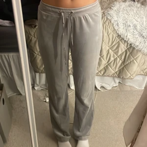 Gråa mjukisbyxor - Jättesköna mjukisbyxor i bra kvalité. 