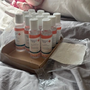 handsprit 5kr st - Fick i uppdrag att sälja dessa åt en förening jag tränar hos. Handsprit som ej är uttorkande vilket är jättebra om man har problem me torra händer, finns 12st 💕💕