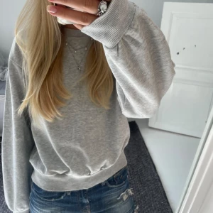Crewneck - Fiiiiin crewneck från Gina💓 perfekt basplagg!!