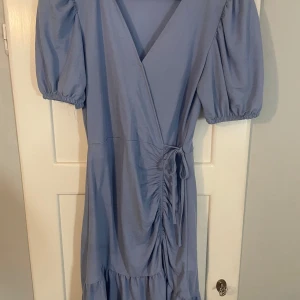 Klänning i nyskick - Klänning från Gina i nyskick. Skriv för fler bilder💕 Strl S 150kr + frakt