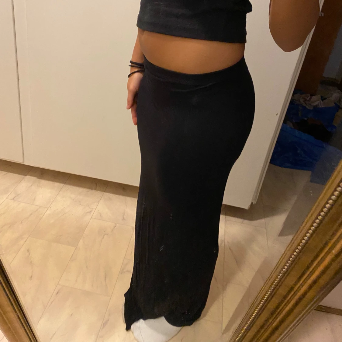 Lågmidjad långkjol.  - 91