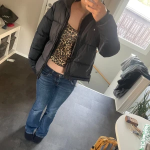 Svart dunjacka everest - Jättefin jacka från Everest, säljer då den inte kommer till användning. Har inga defekter. 💕💕